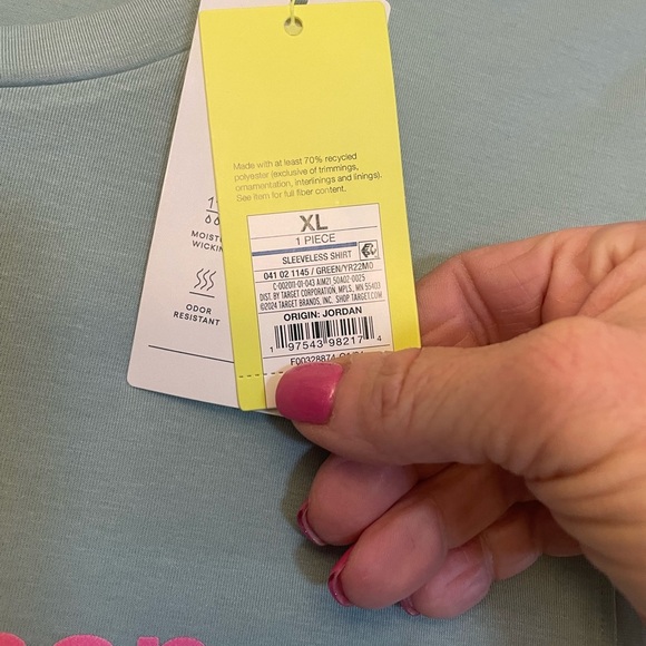 NWT- WOMENS GRAPHIC SLEEVELESS
XL- SAGE GREEN - Picture 9 of 9